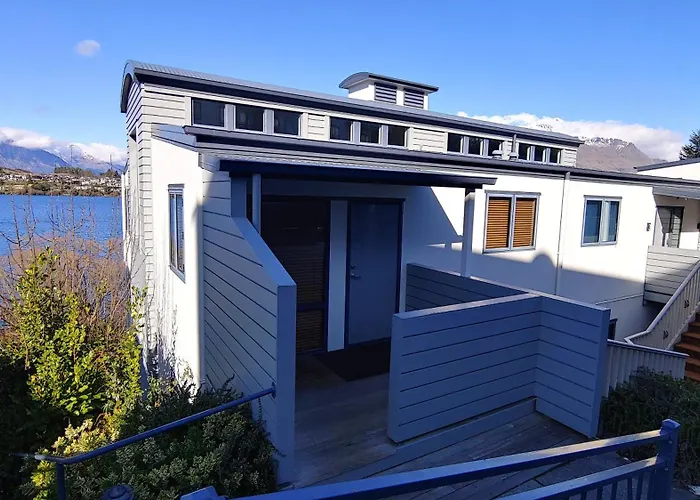 Fantastic Views! The Point Apartment