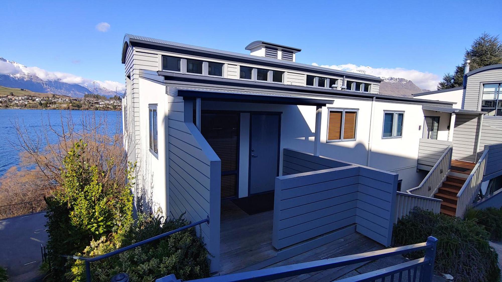 Fantastic Views! The Point Apartment *