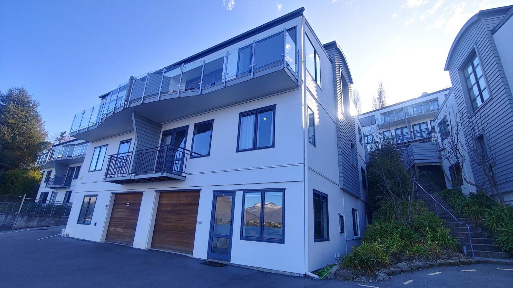 Fantastic Views! The Point Apartment